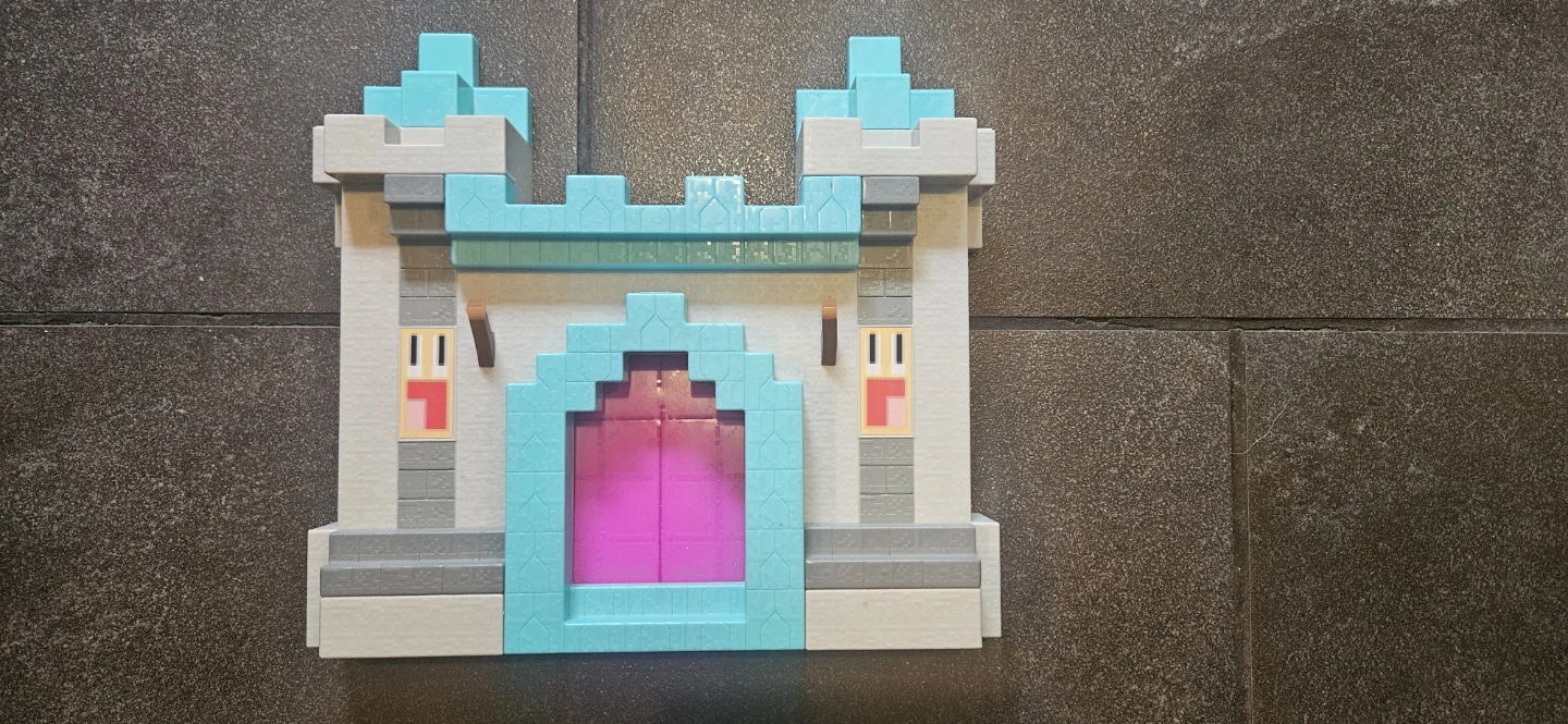 Mattel Minecraft Collector Case with Mini Figures and platform - photo 2