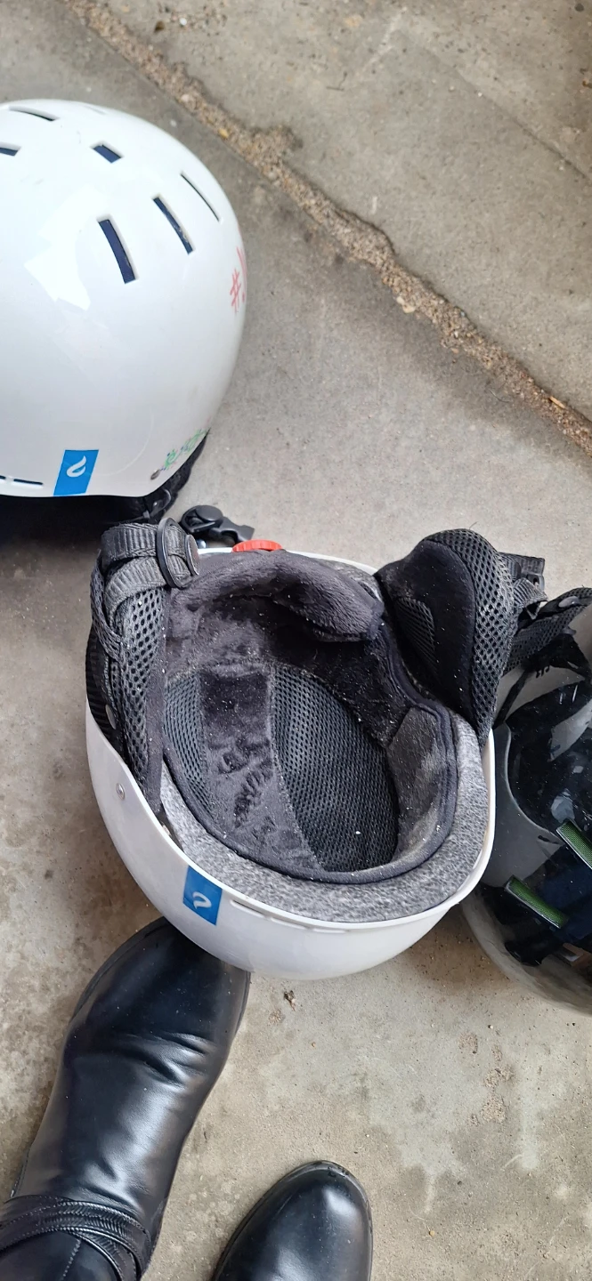 White and black Ski Helmet - photo 2