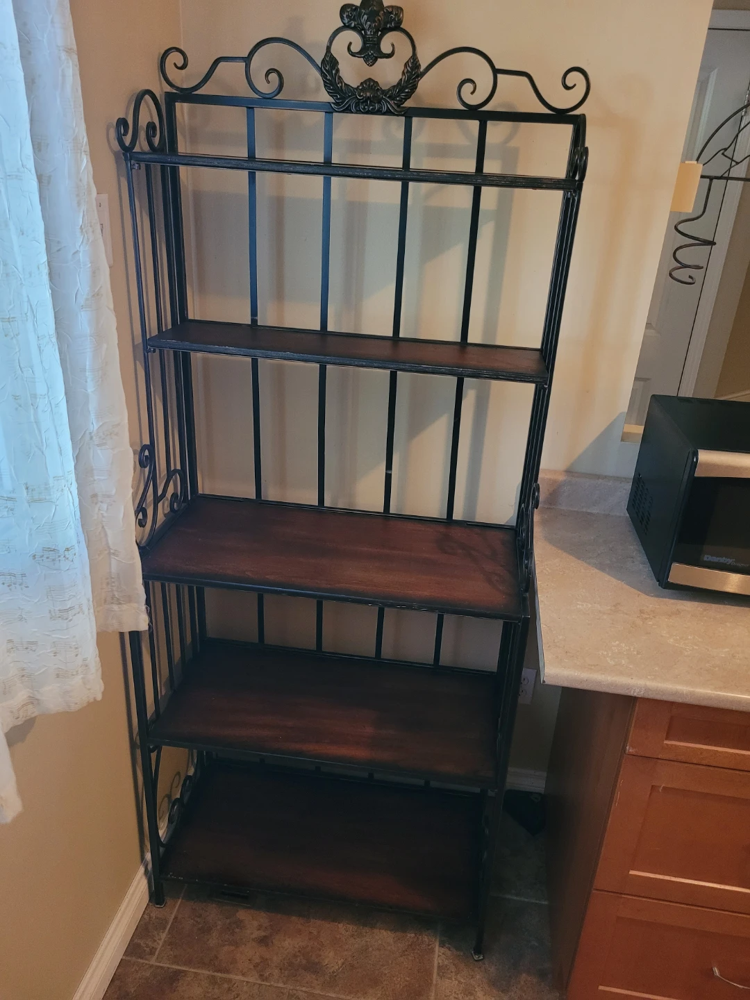 Metal Baker's Rack with 4 Shelves