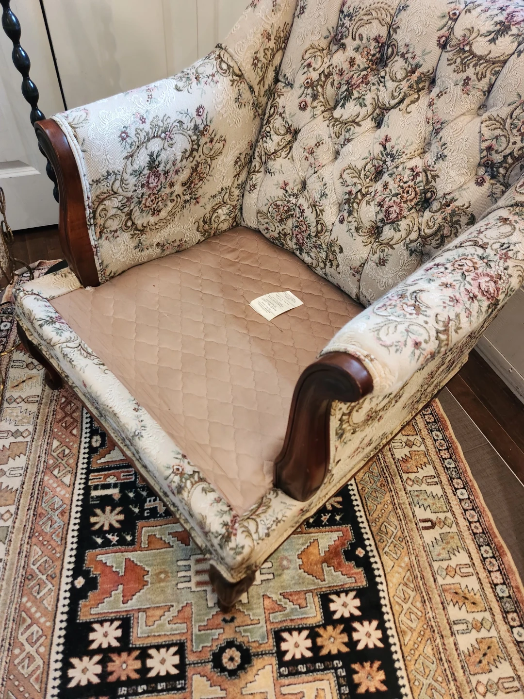 Vintage gorgeous tapestry chair in EXCELLENT CONDITION - photo 2