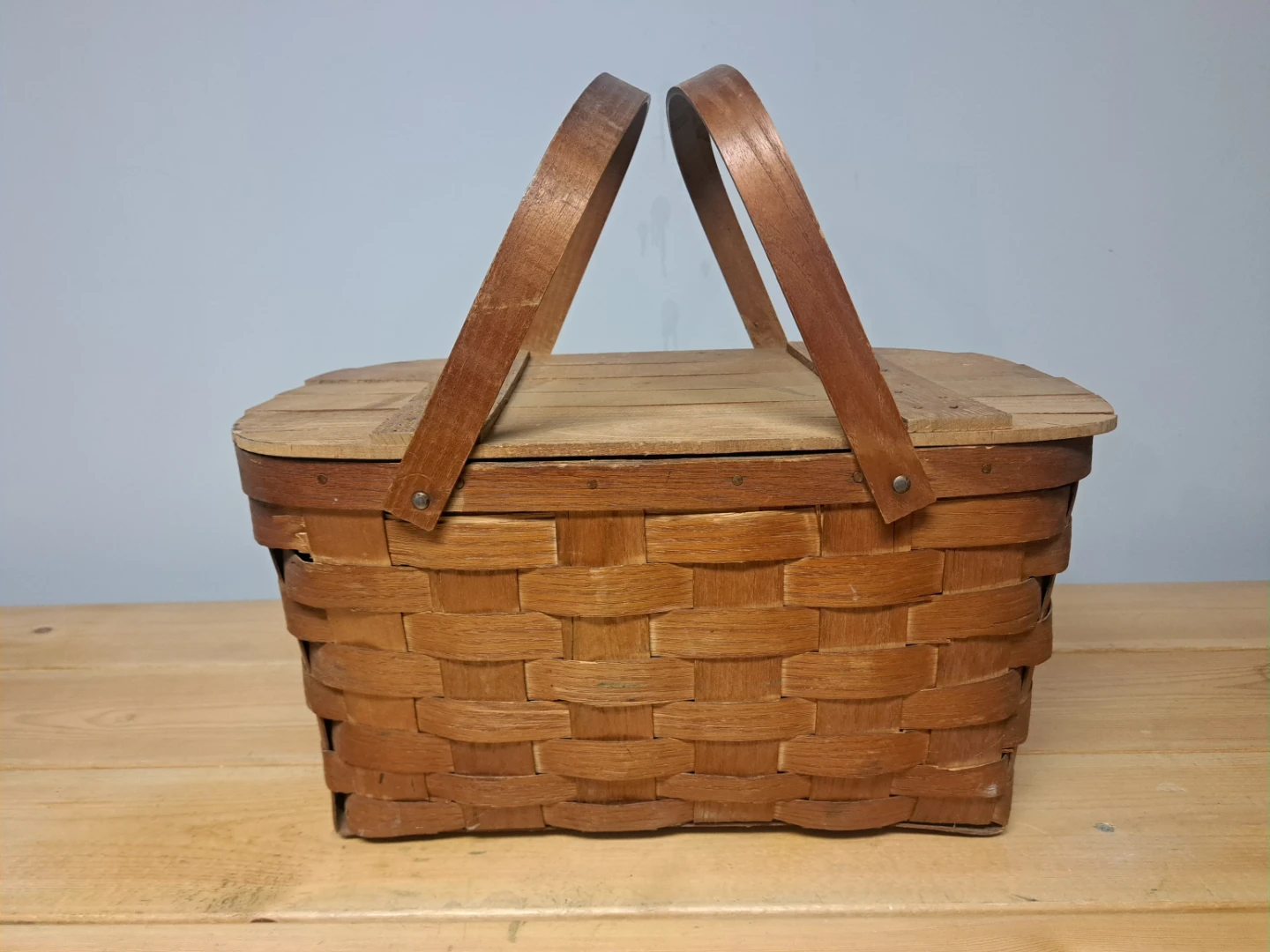 Vintage 50's 60's Wicker Picnic Basket with Utensils - photo 2