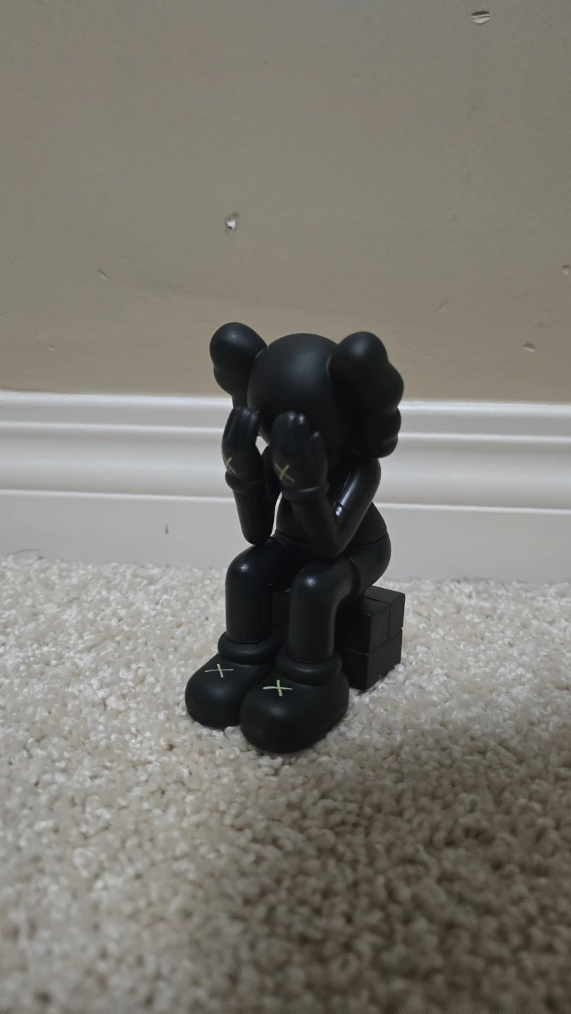 KAWS Figures - photo 4
