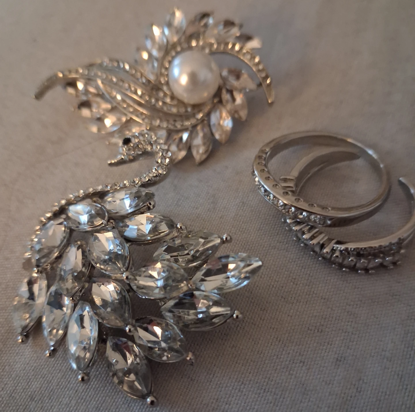 Set of 2 Brooches and 2 Rings