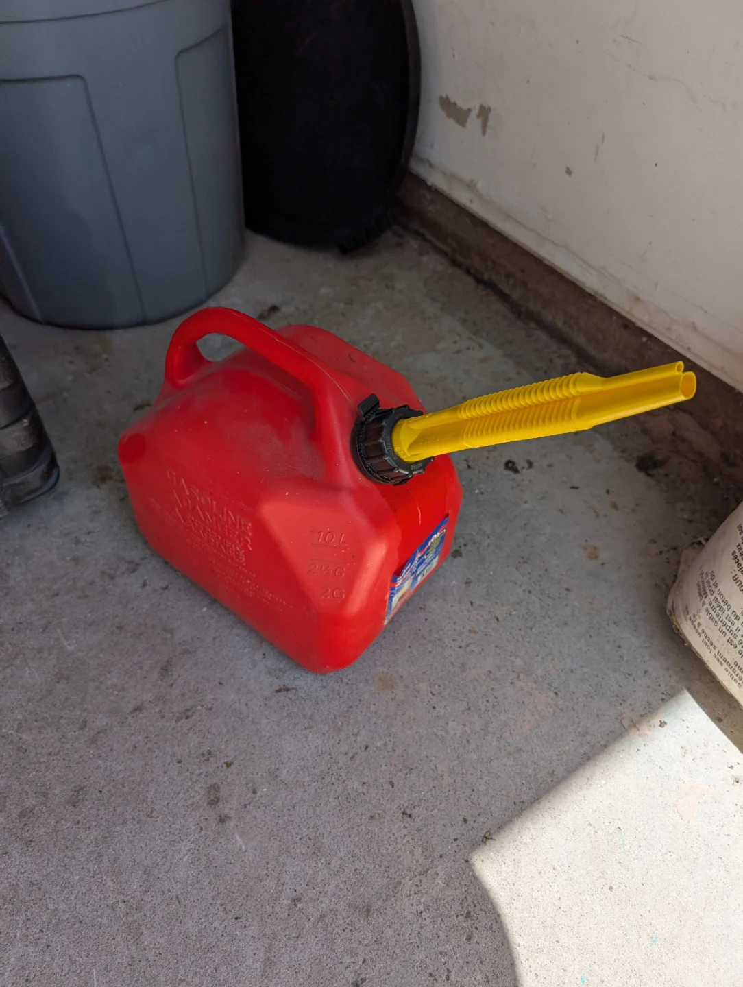Scepter 2 1/2 Gal / 10L Red Gasoline Fuel Can - photo 3