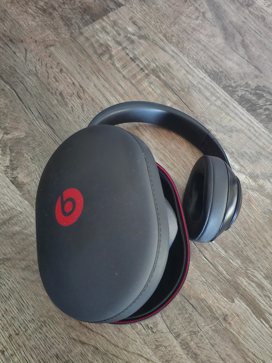 Beats by Dr. Dre Solo HD Headphones with Case - photo 2