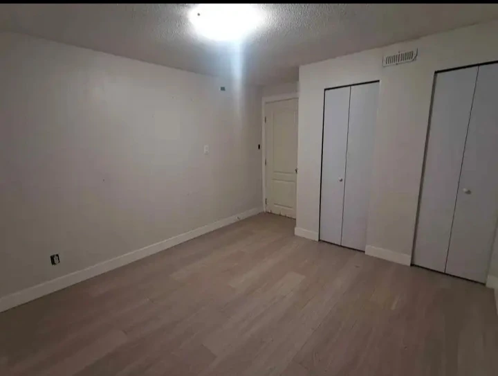 Room for rent (read description)