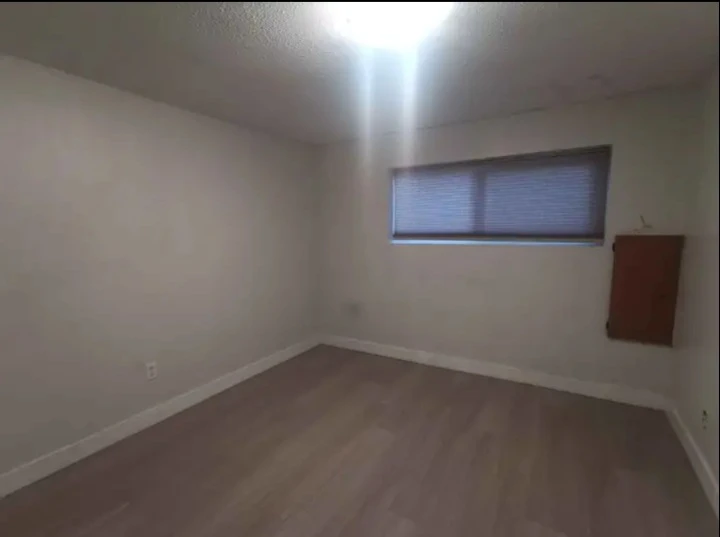 Room for rent (read description) - photo 2