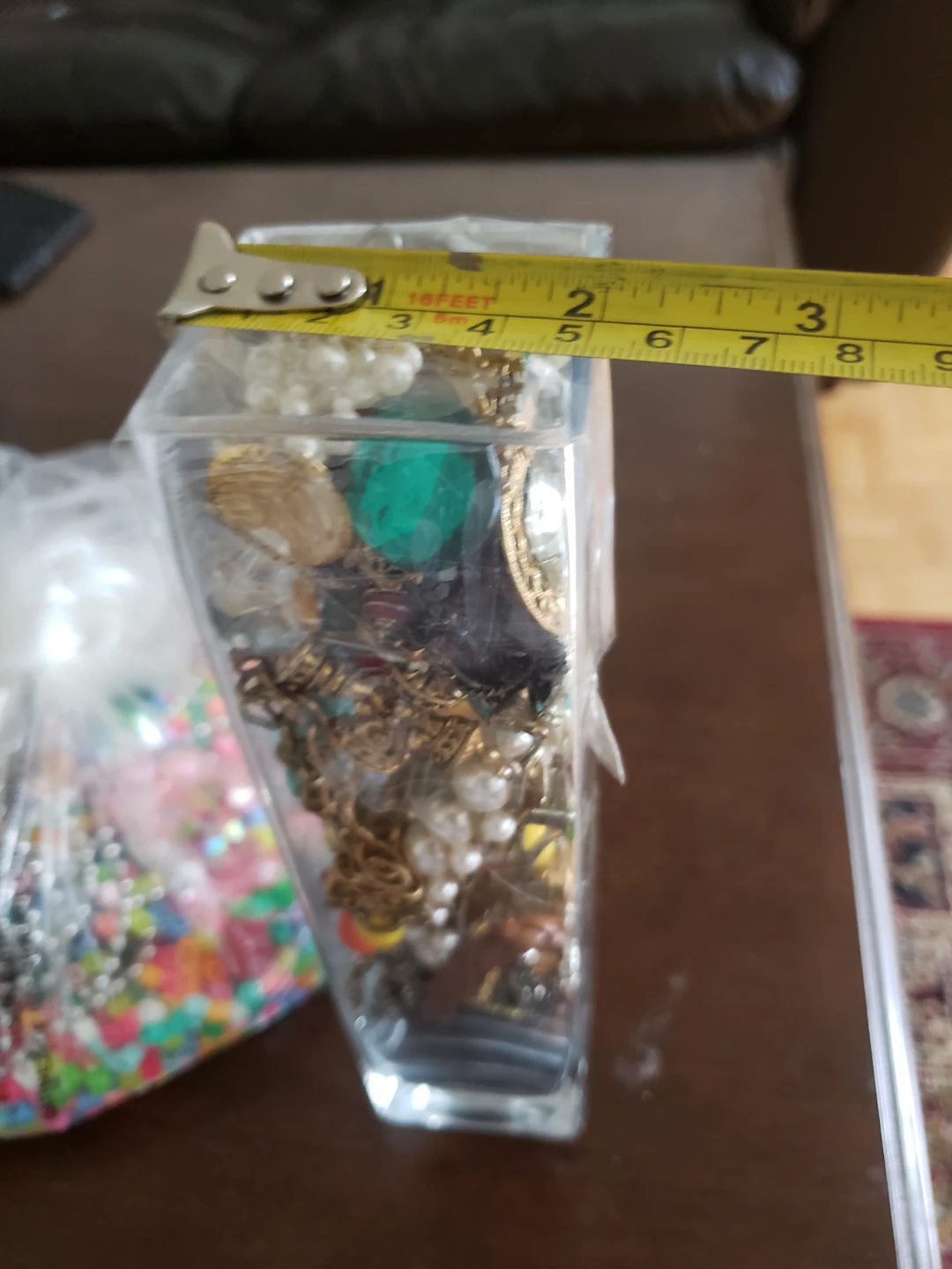 Assorted Costume Jewellery Lot in Glass Vase - photo 5