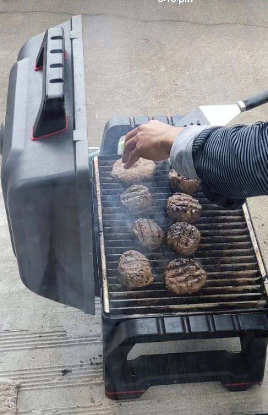 Char-Broil Grill2Go X200 Portable Propane Grill/ Moving sale - photo 5