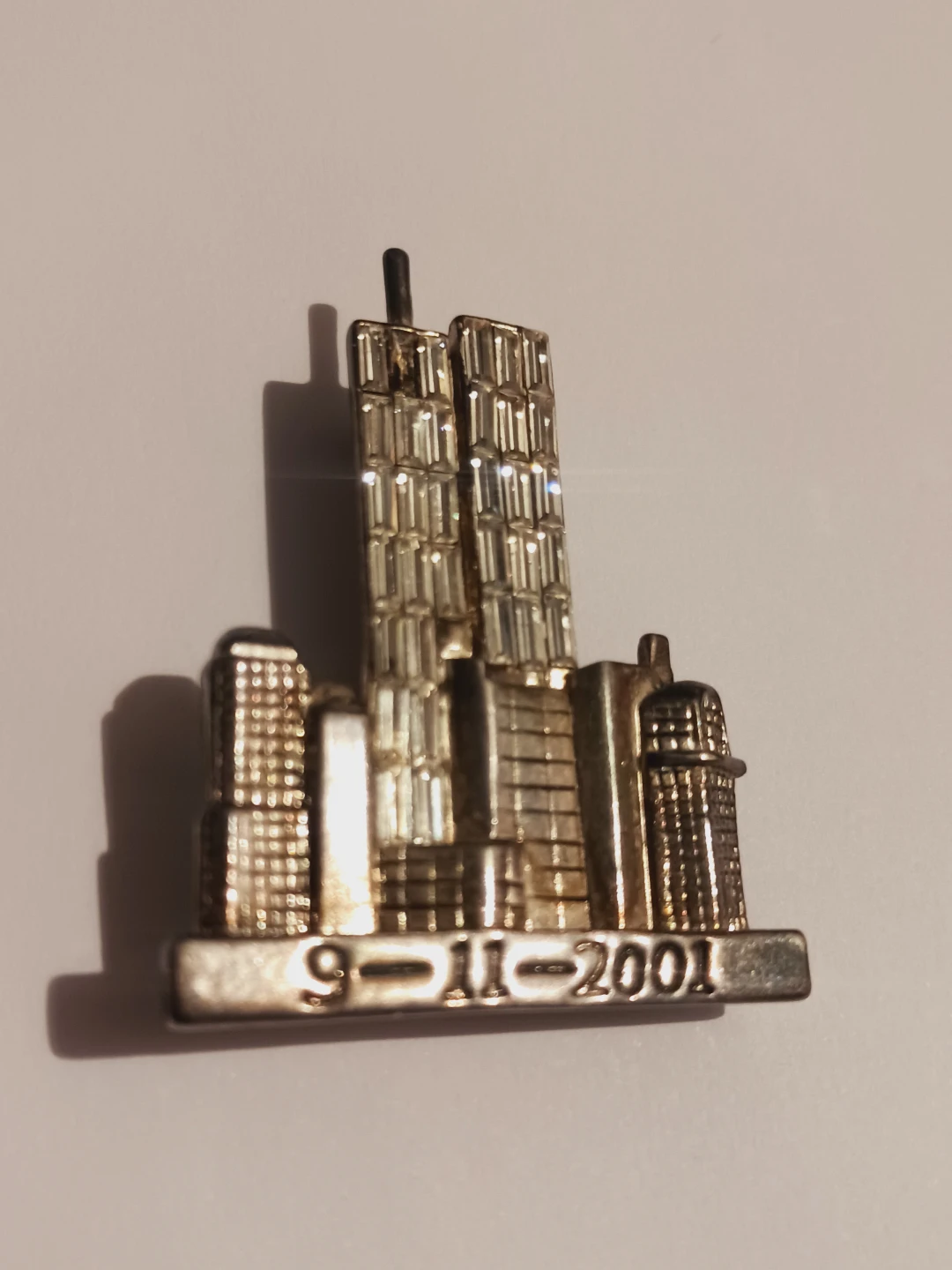 9-11-2001 Twin Towers Commemorative Brooch - photo 4