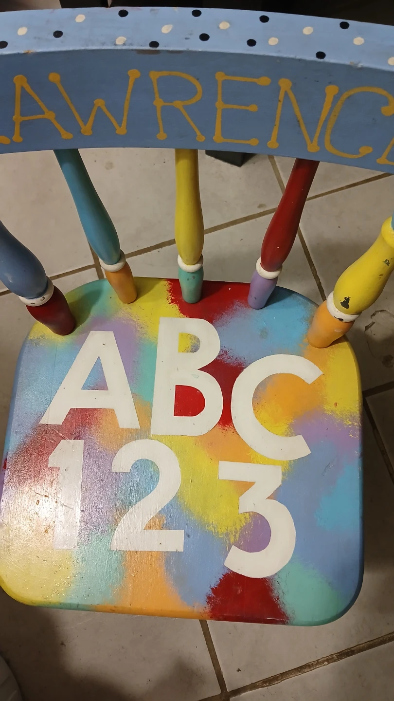 Child' chair for $5.00 - photo 4