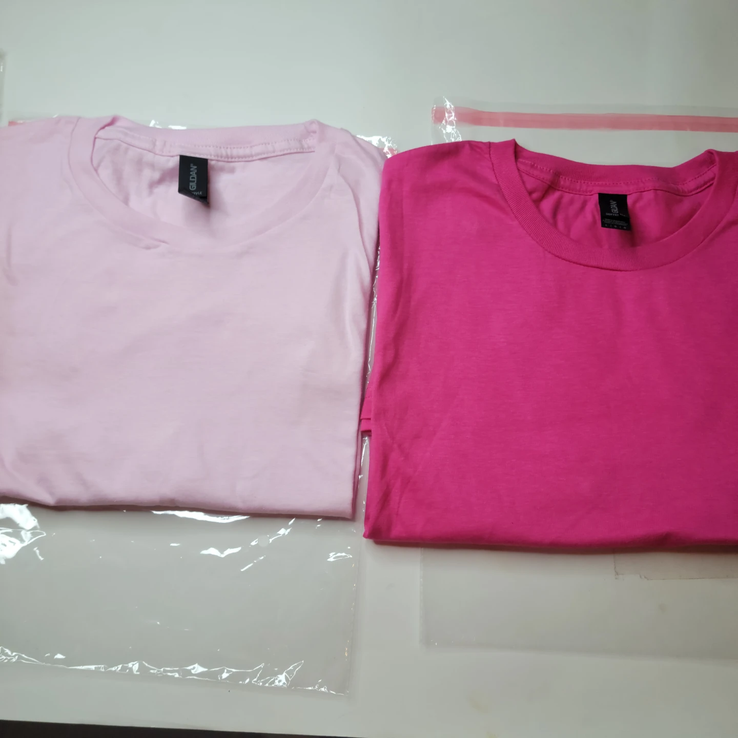 Gildan Softstyle T-Shirts - Large⚽️