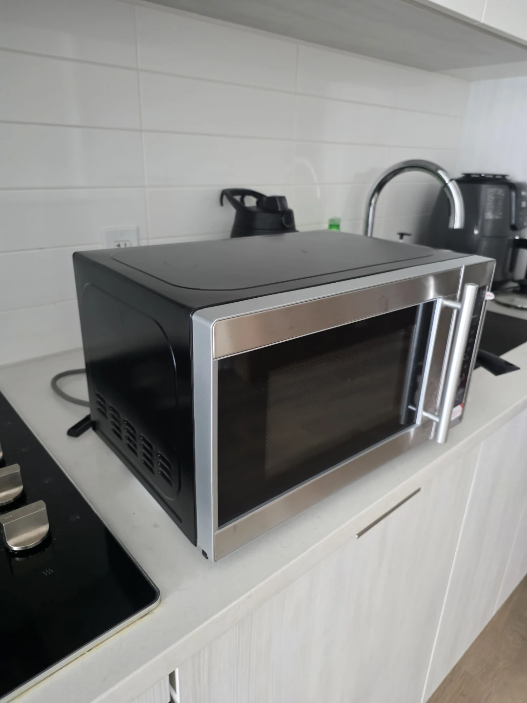 Hamilton Beach Microwave Oven - photo 2