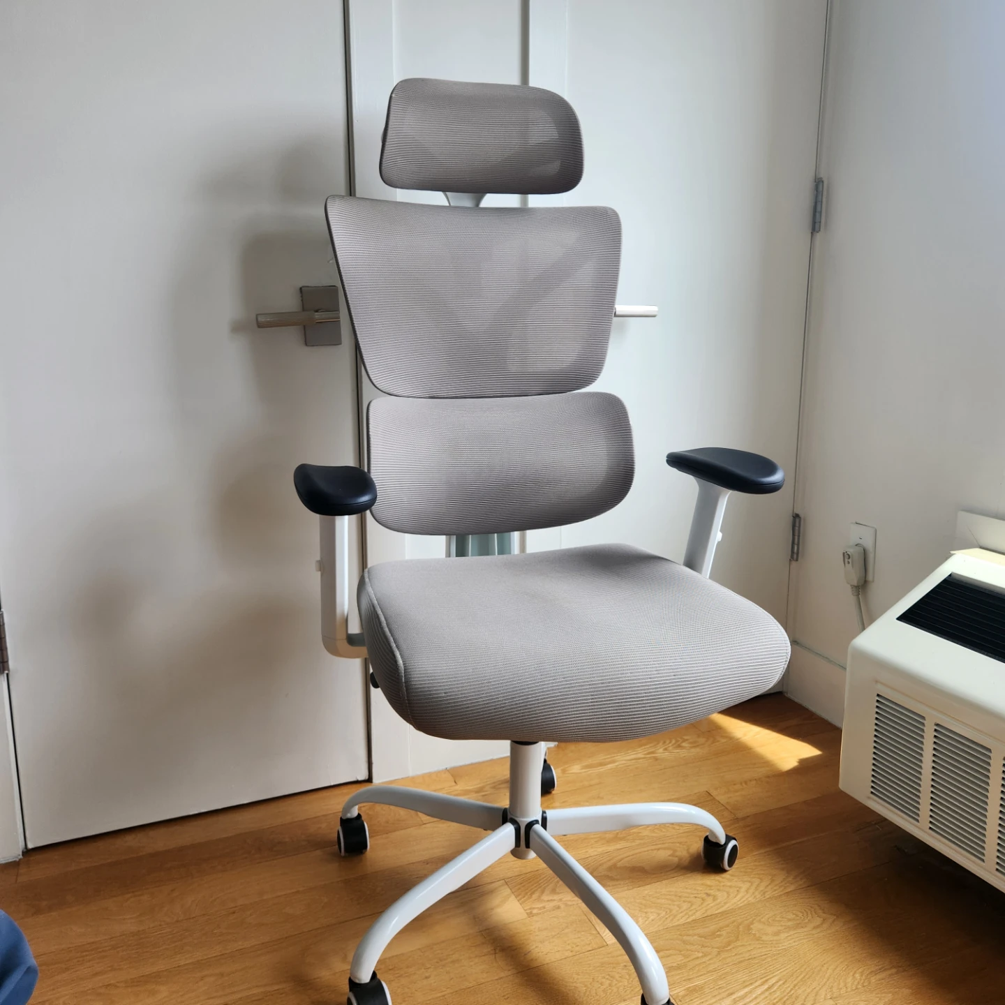 Ergonomic Mesh Office Chair with Headrest
