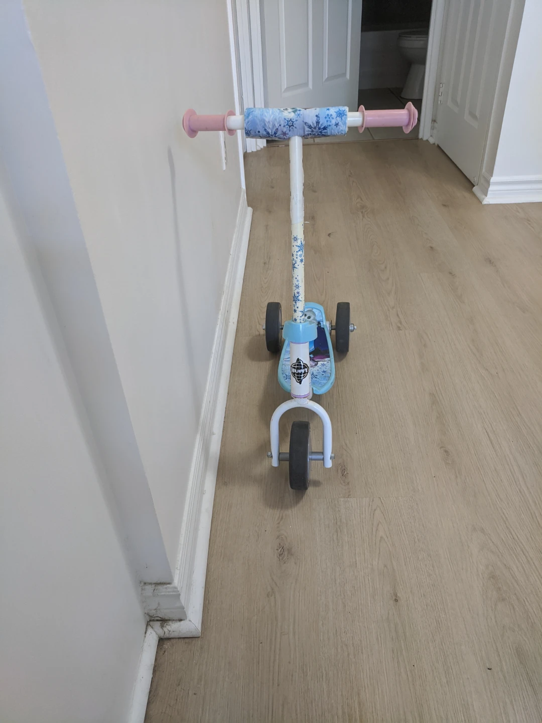 Frozen 3-Wheel Kids Scooter - photo 2
