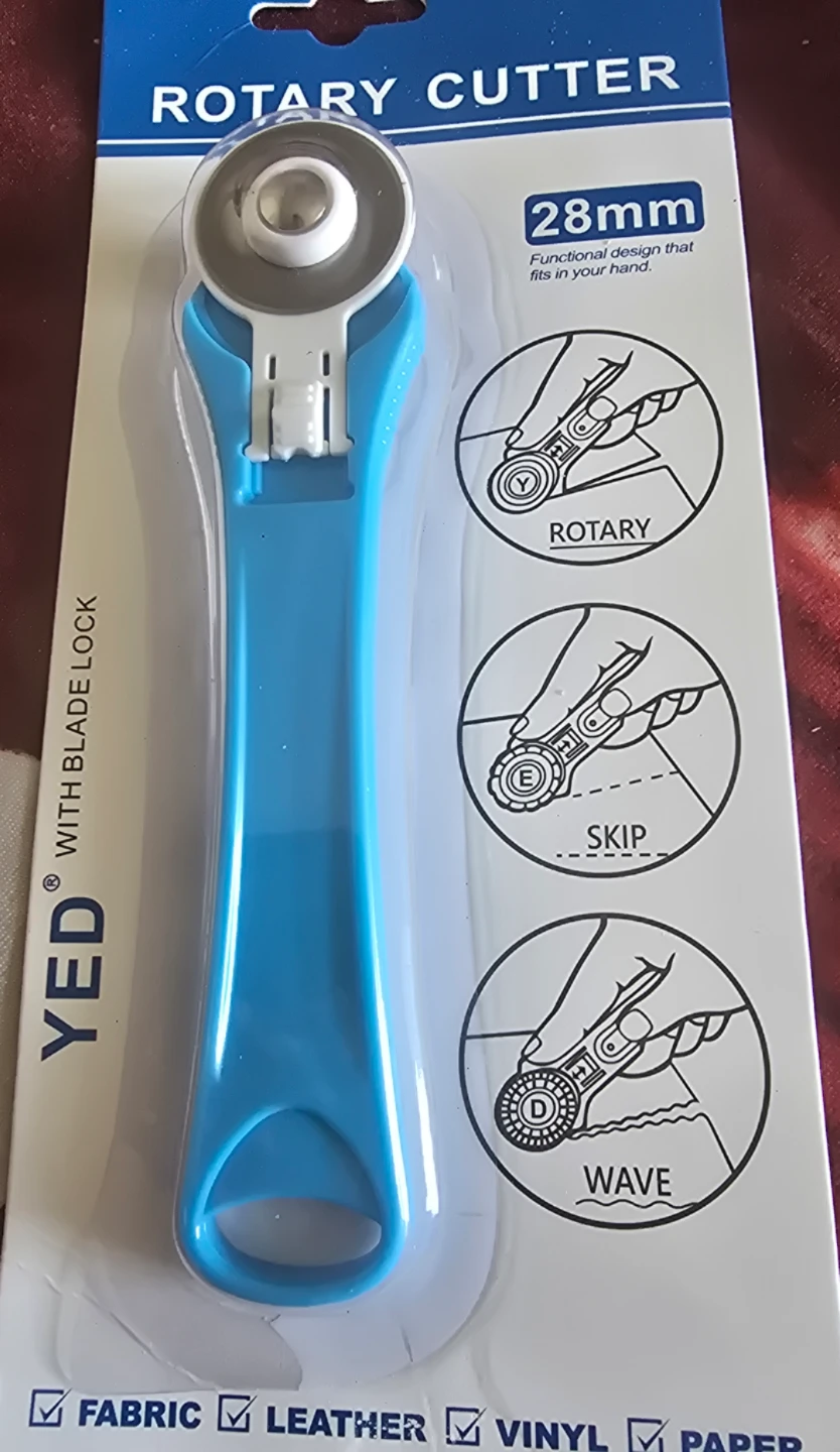 YED Rotary Cutter 28mm with Blade Lock⚽