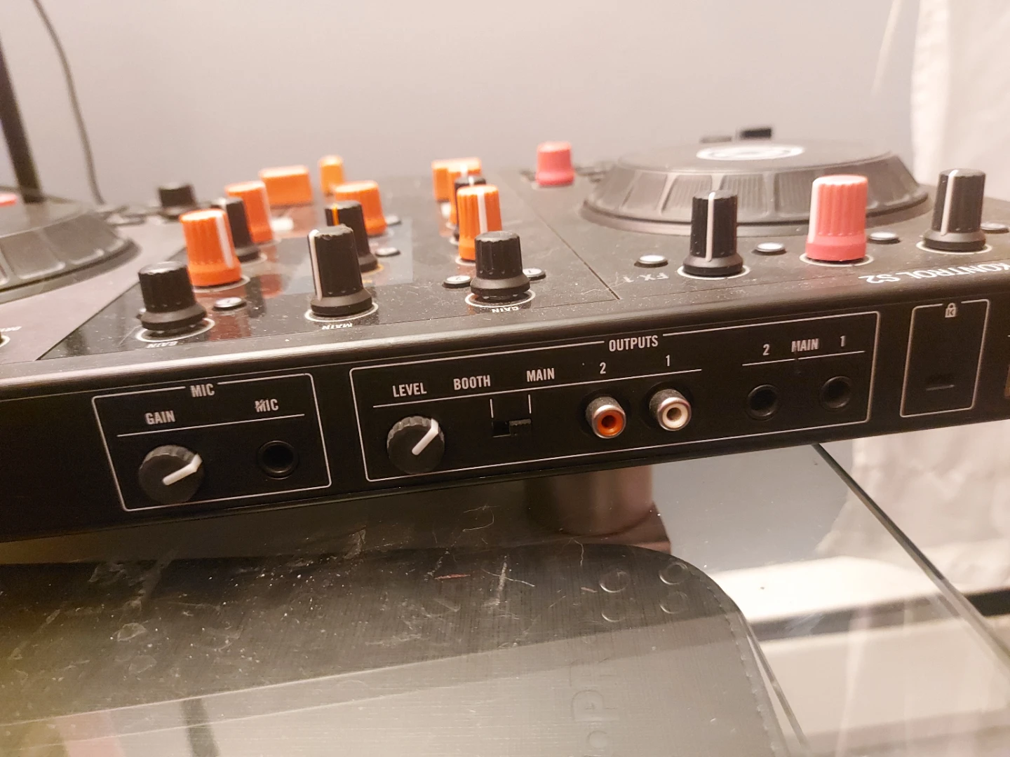 Native Instruments Traktor Kontrol S2 DJ Controller - photo 4