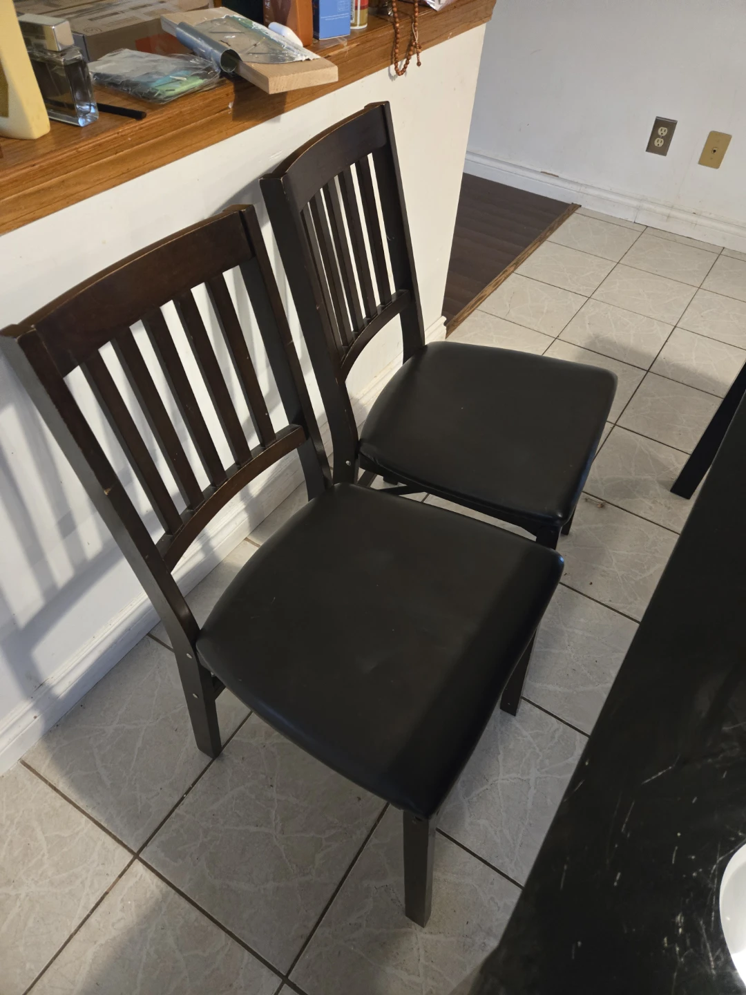 Tempered glass dinning table with 4 wooden chairs - photo 3