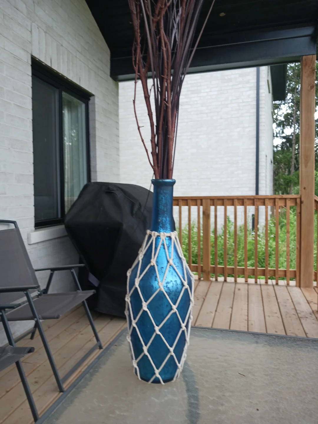 Blue decorative vase with net detail - photo 3