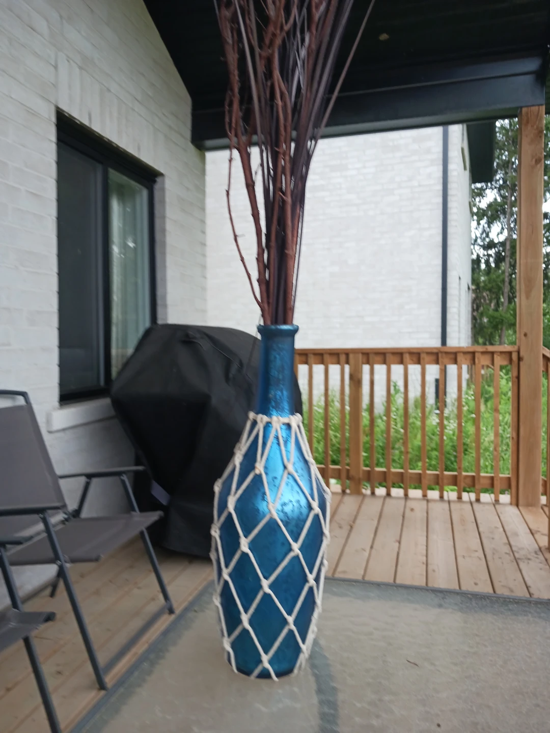 Blue decorative vase with net detail - photo 4