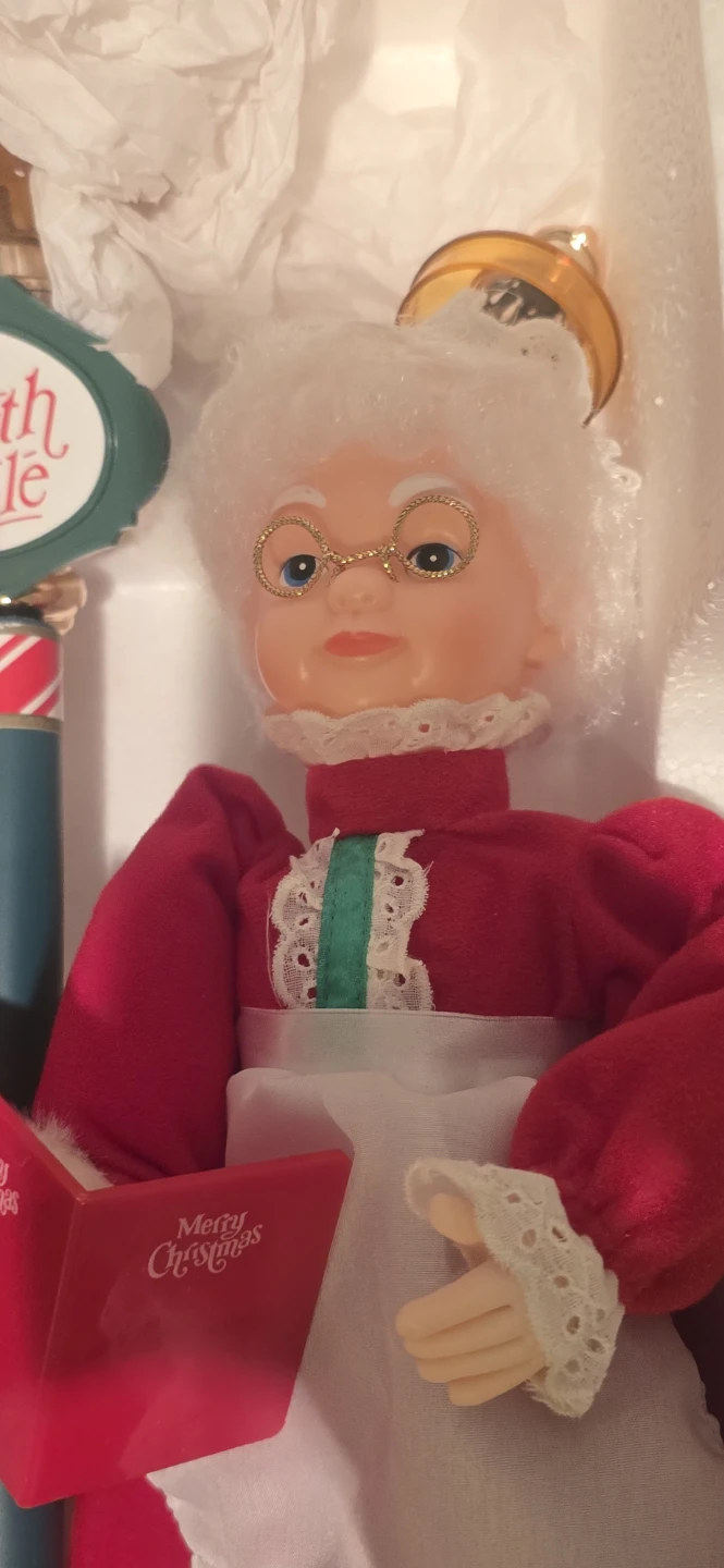 Santa and Mrs. Claus with North Pole Light Animated Collectible - photo 5