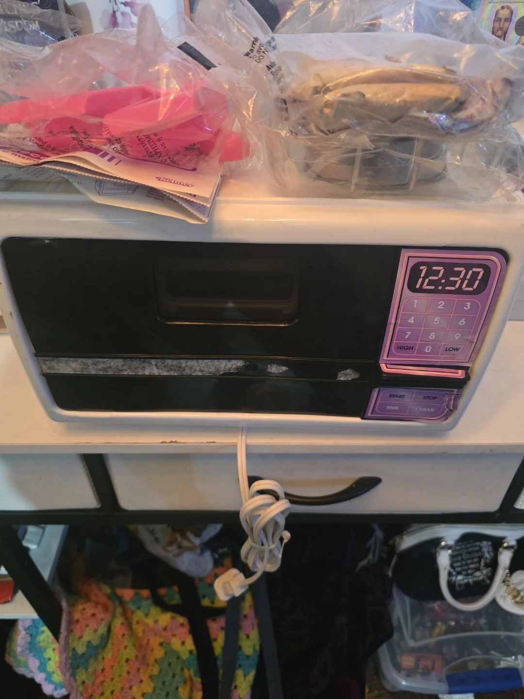 Girls easy bake oven