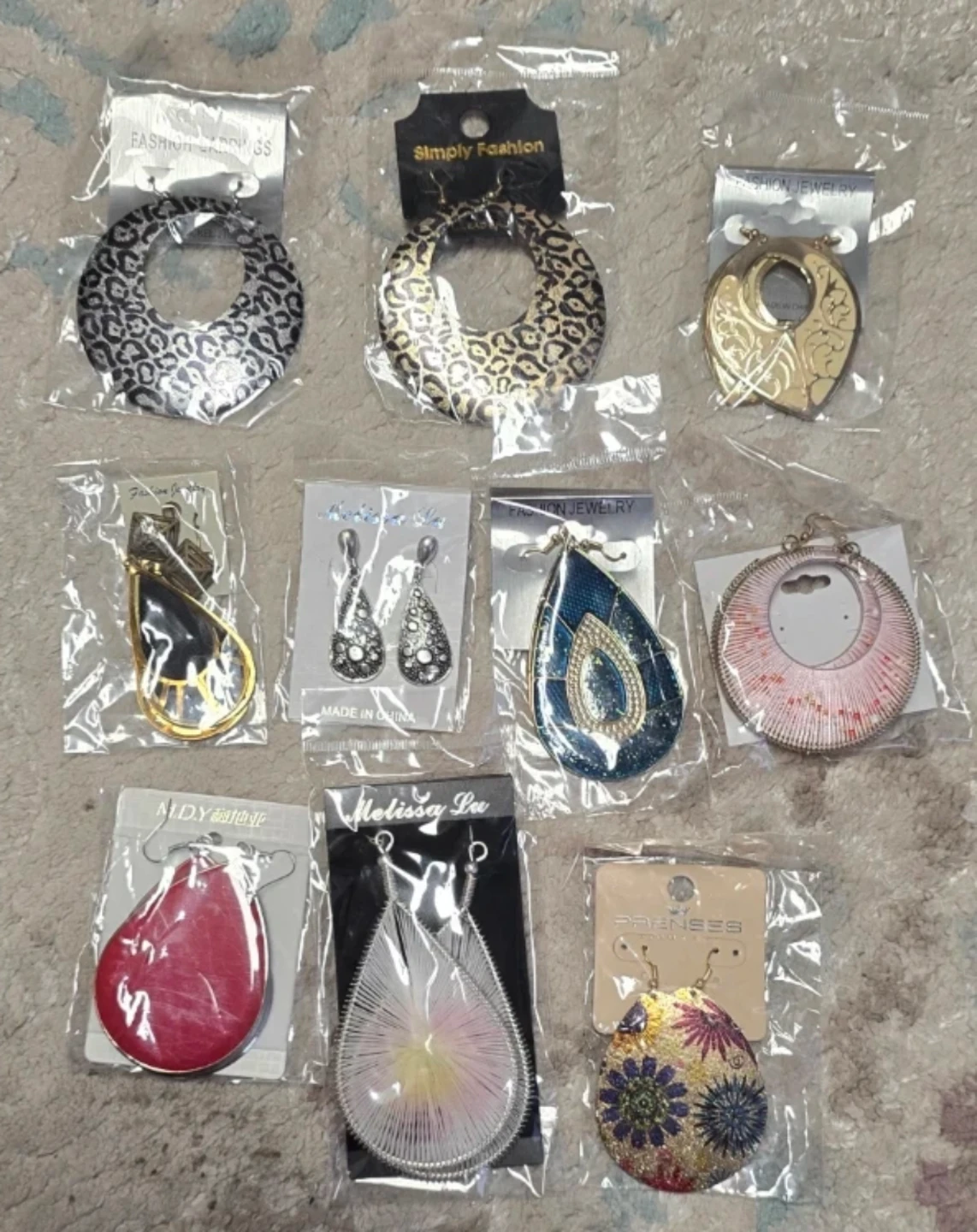 ⚽️ $1Assorted Fashion Earrings