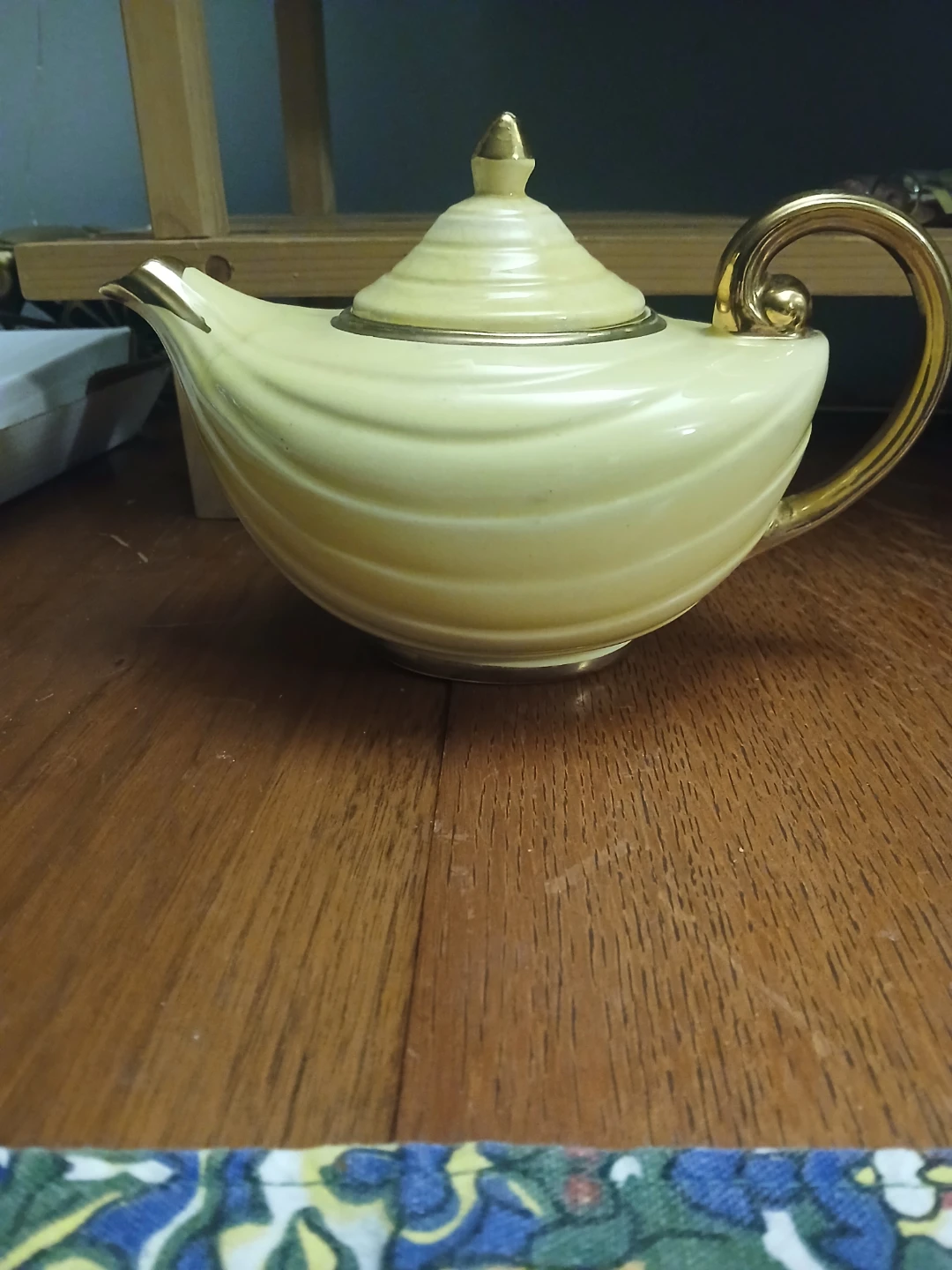 Aladdin Teapot - Made in England