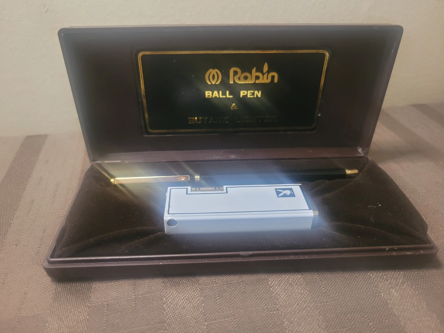 Robin Ball Pen & Butane Playboy Bunny Rabit Lighter Set