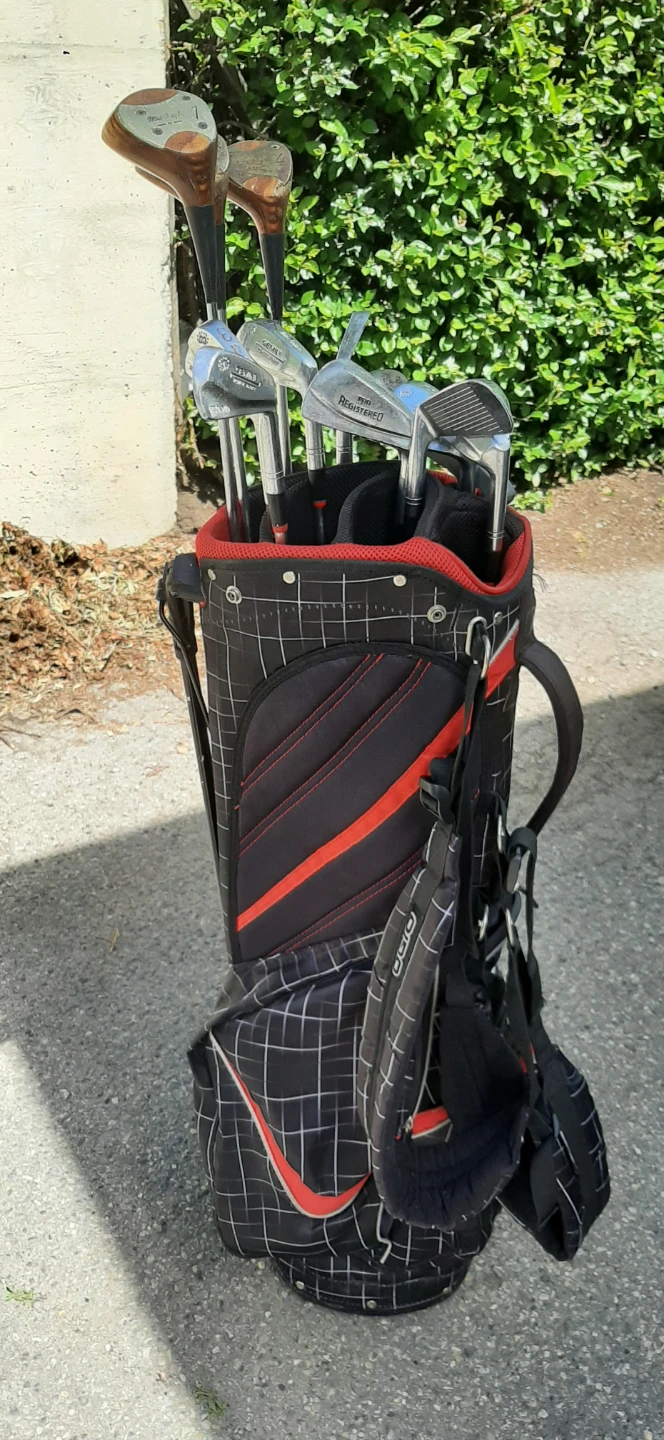 Complete Set Of Men's Right Handed Golf Clubs With Kickstand Bag