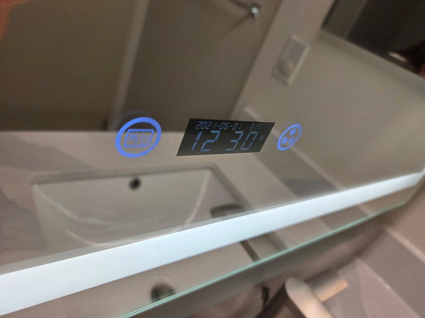 LED Mirror w Bluetooth Speakers Dimmable, 3 Colour Tones - photo 3