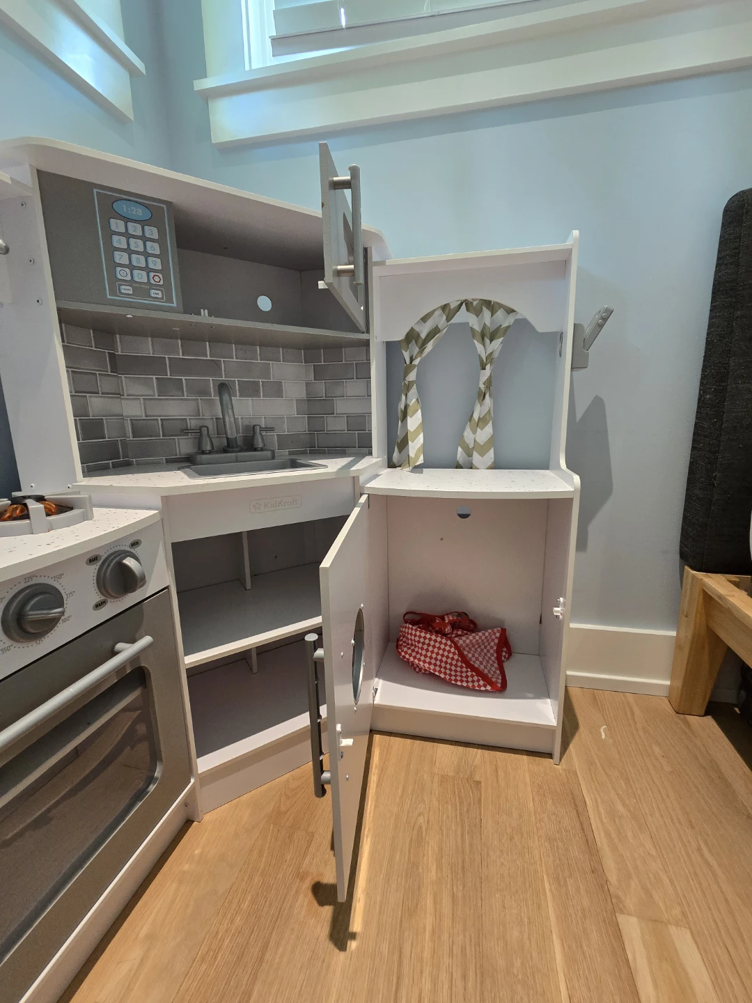 KidKraft White Wooden Play Kitchen with Appliances - photo 3