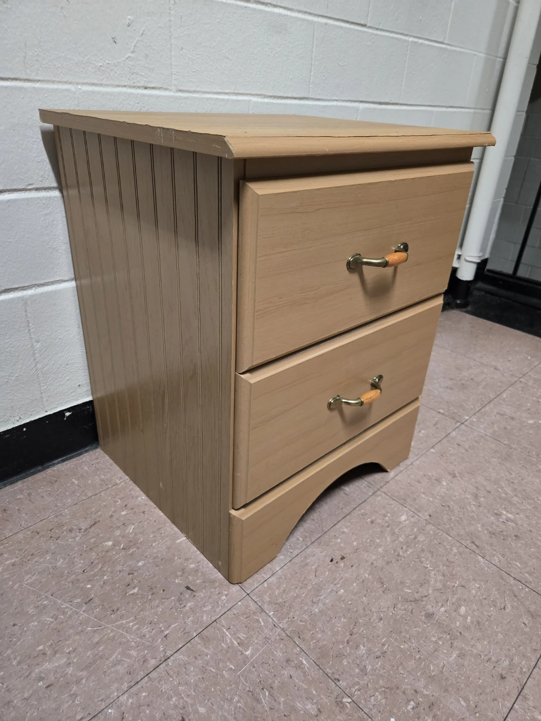 Classic Light Wood 2-Drawer Nightstand / Accent Chest - photo 2