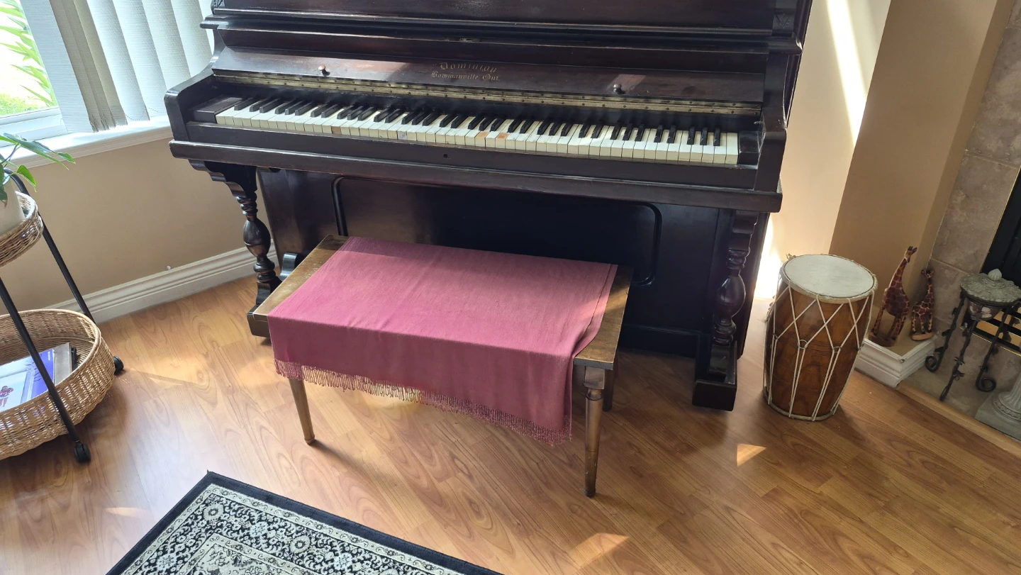 Dominion Upright Piano - Bowmanville, Ont. - photo 3