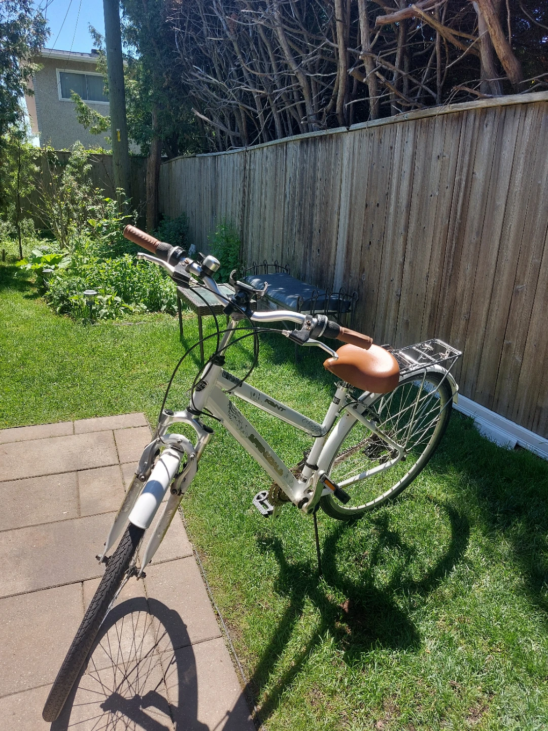 White Hybrid Bicycle - photo 3