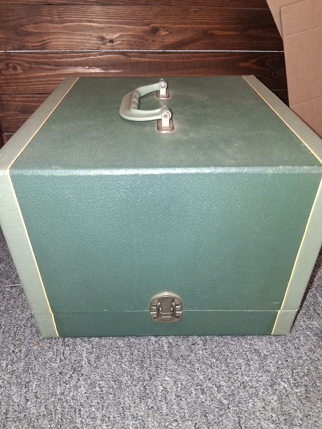 Argus 300 Slide Projector - photo 2
