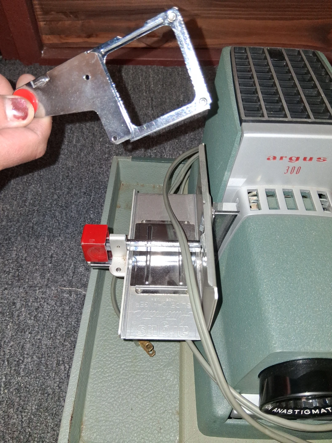 Argus 300 Slide Projector - photo 4