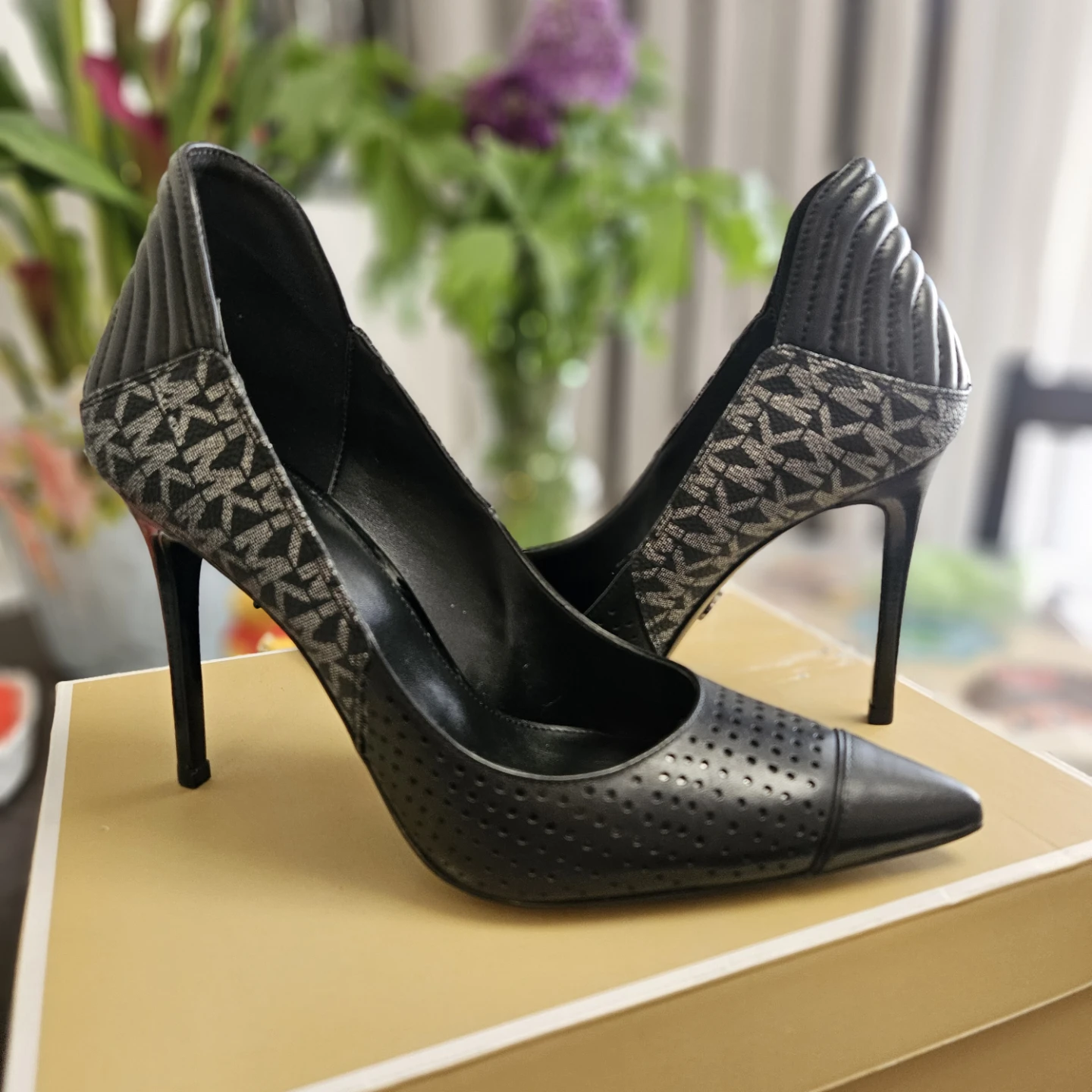 Michael Kors Uma Pump Leather Heels size 8