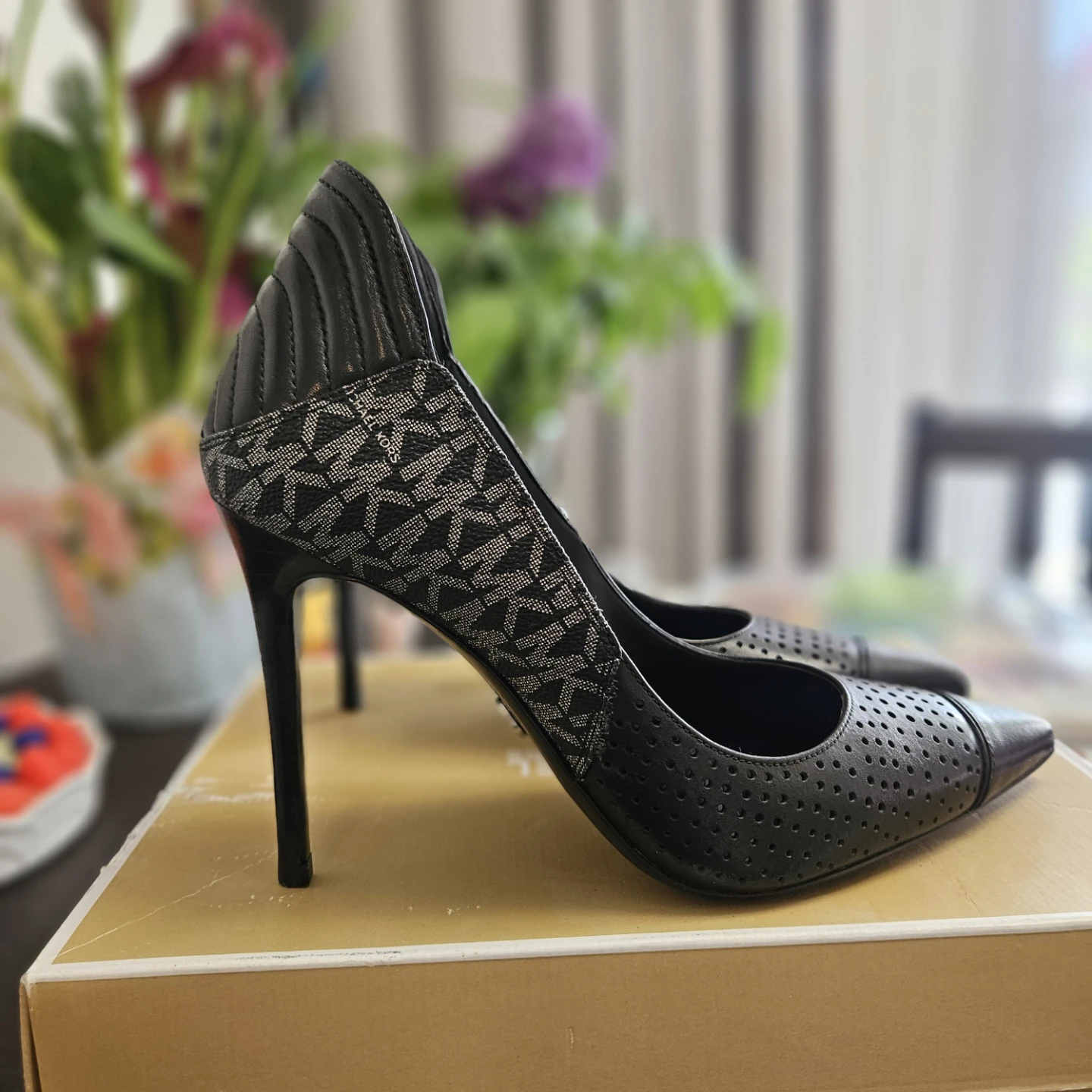 Michael Kors Uma Pump Leather Heels size 8 - photo 4