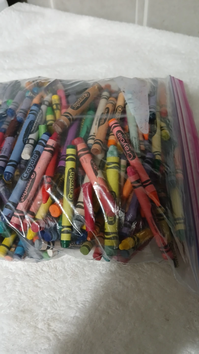 Large bag of crayons for $5.00 - photo 2