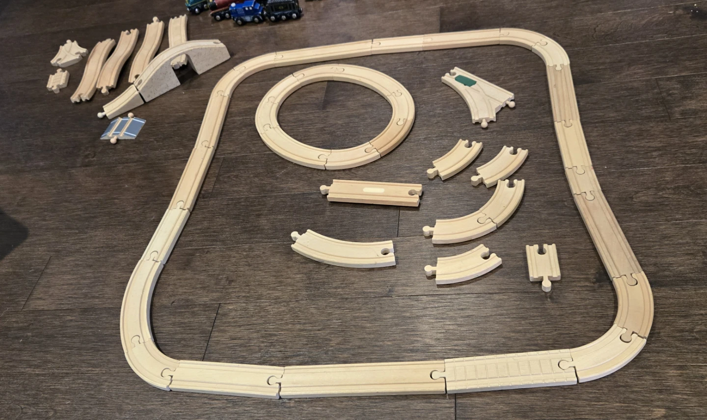 Wooden Train Set with Roundhouse and Crane - photo 2