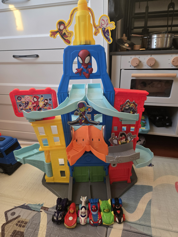 Marvel Spider-Man Playset with Vehicles - photo 2