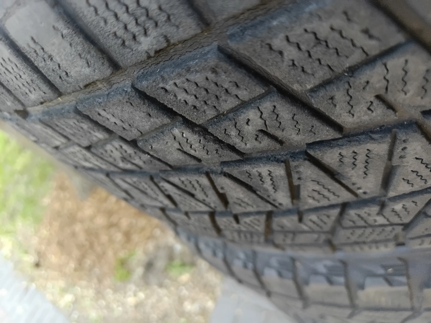 4 Blizzak Winter Tires 235/65R18 - photo 2