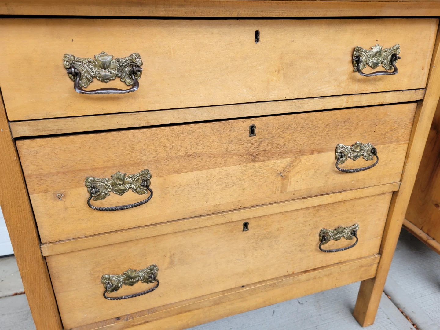 Gorgeous Pair of Very Antique Solid Pine Dressers. - photo 4