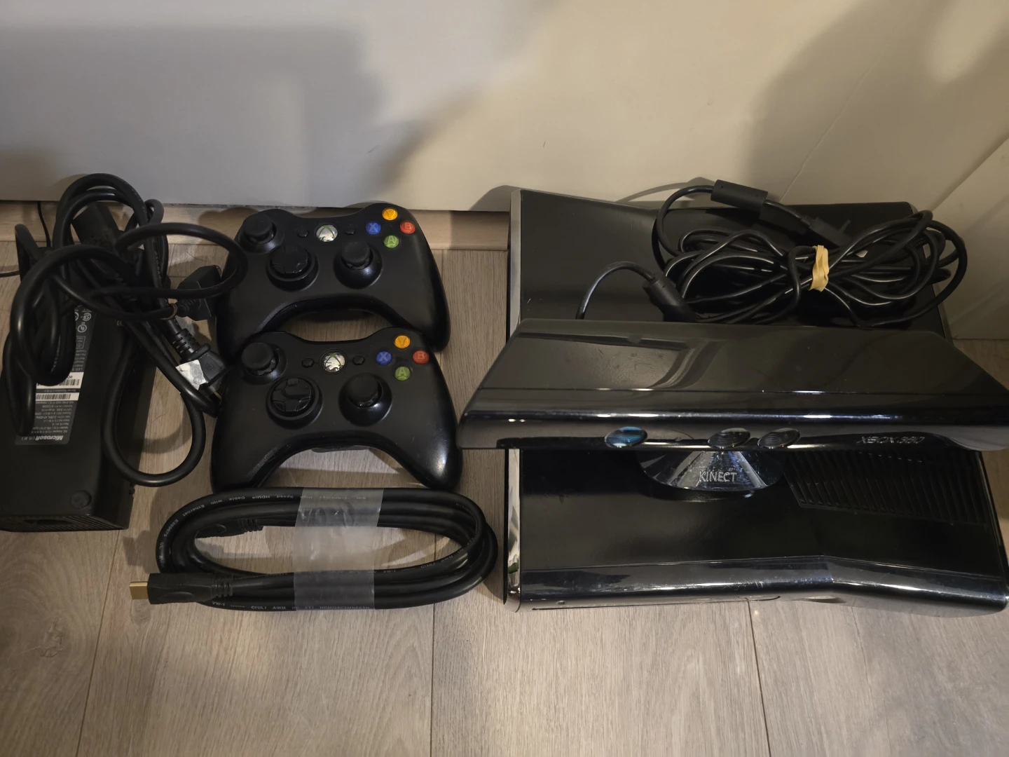 250GB Xbox 360 S Console Bundle With Kinect - photo 2