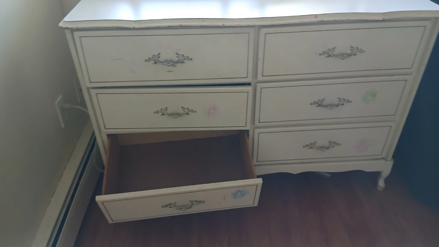 White 6-Drawer Dresser - photo 3