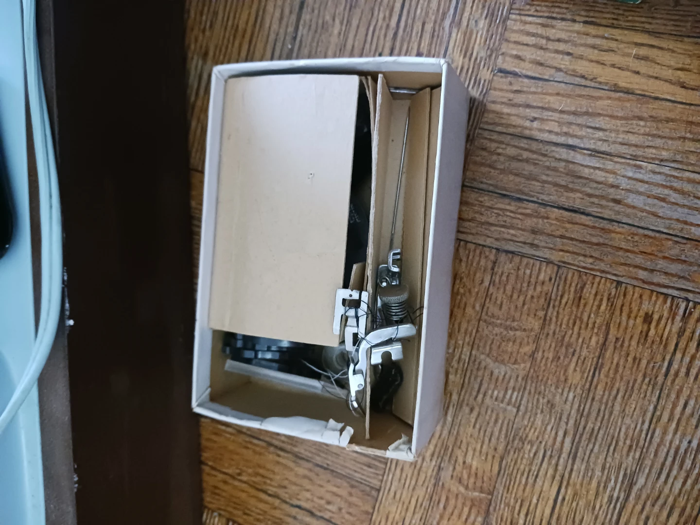 Singer Sewing Machine with Attachments - photo 4