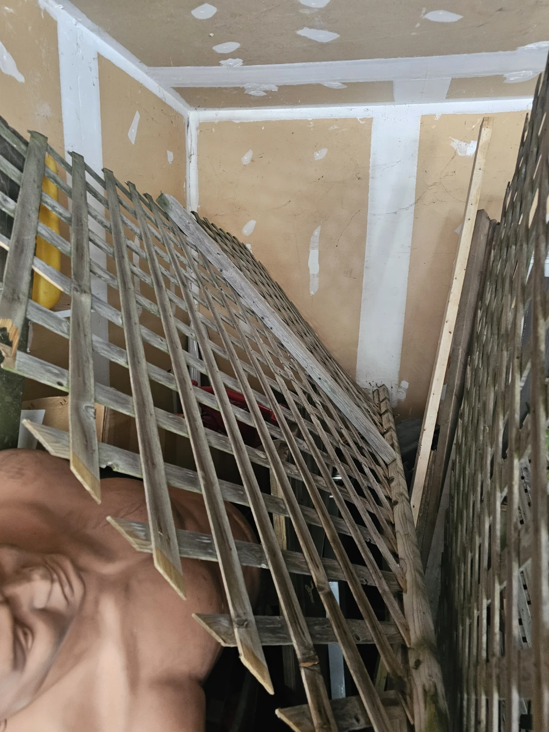FREE Wooden Lattice Panels - photo 3