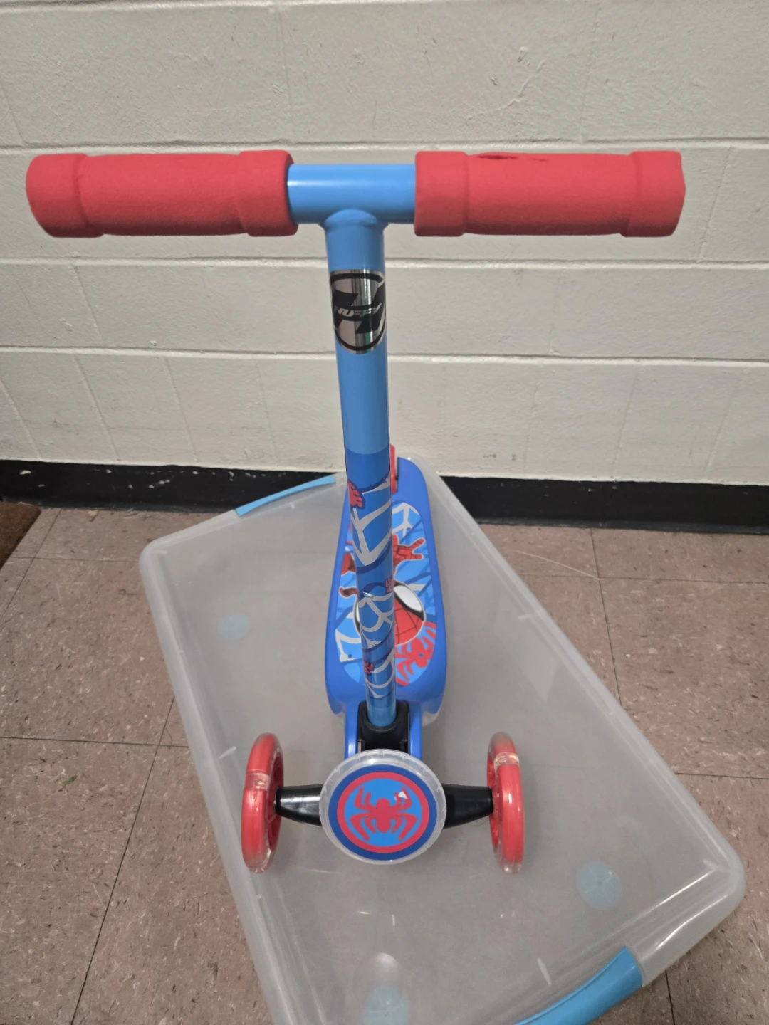New Huffy Marvel Spider-Man 3-Wheel Light Up Kids Scooter - photo 2