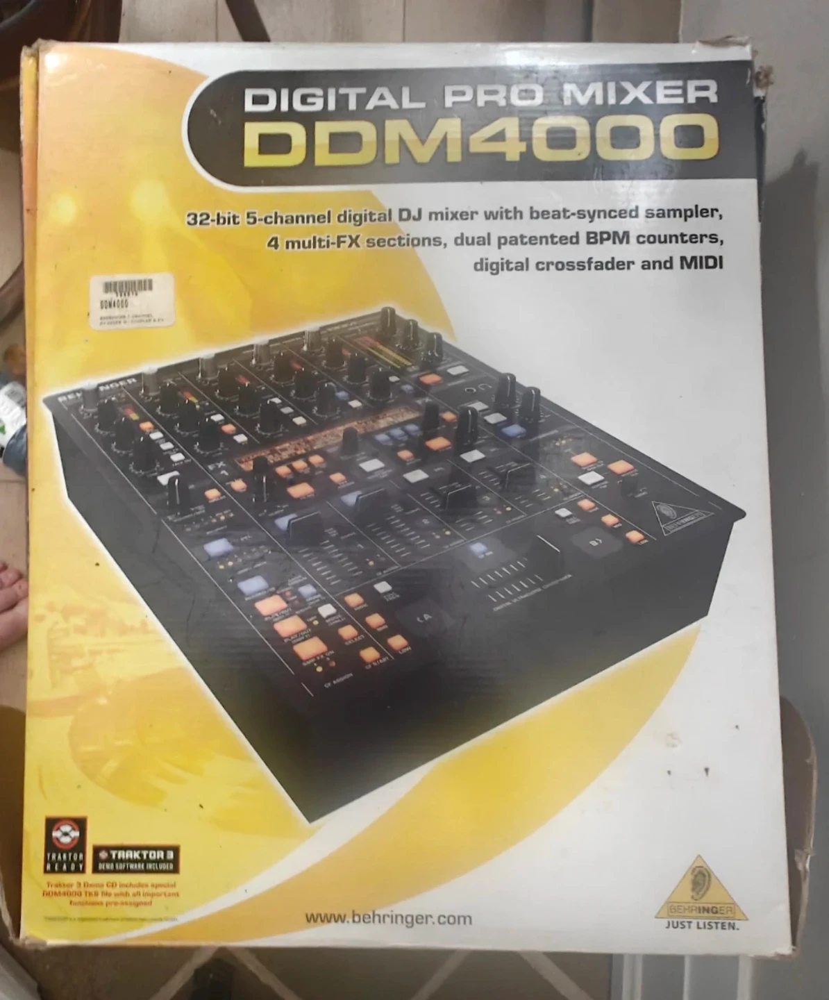 Behringer DDM4000 Digital DJ Mixer